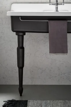 Towel bar
