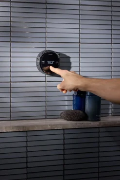 Two-outlet shower digital control