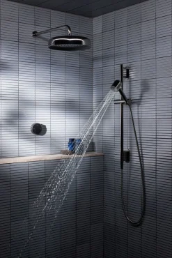 Two-outlet shower digital control