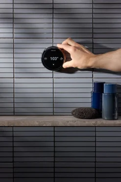 Two-outlet shower digital control