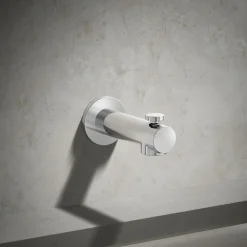 Wall-mount bath spout with diverter