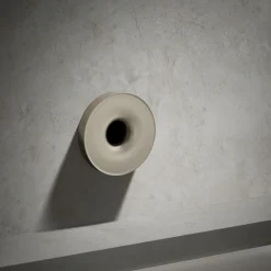Wall- or -ceiling-mount bath filler